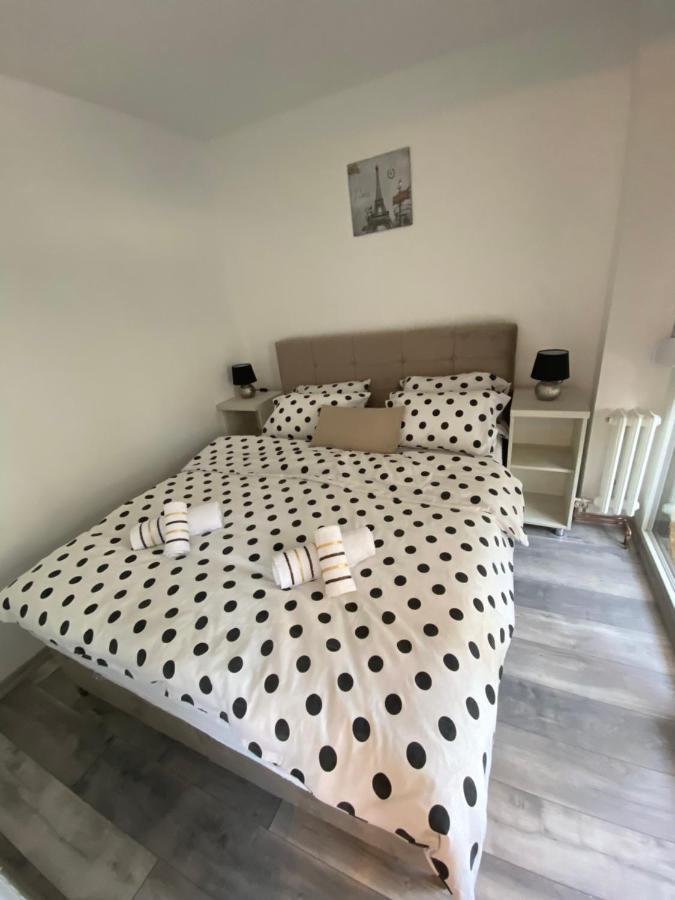 Apartman Omar Stan Na Dan Besplatan Parking Sarajevo Exterior photo