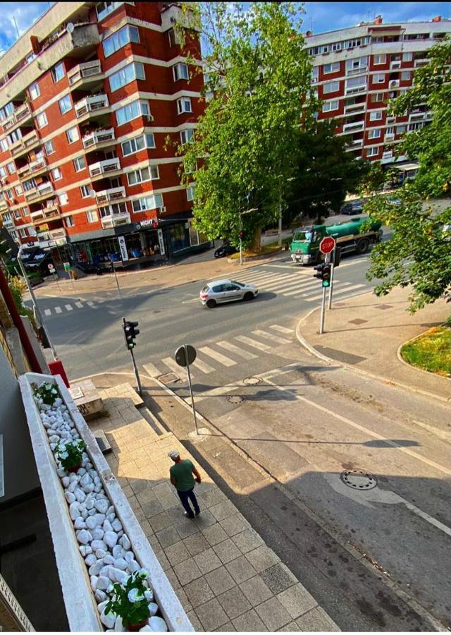 Apartman Omar Stan Na Dan Besplatan Parking Sarajevo Exterior photo